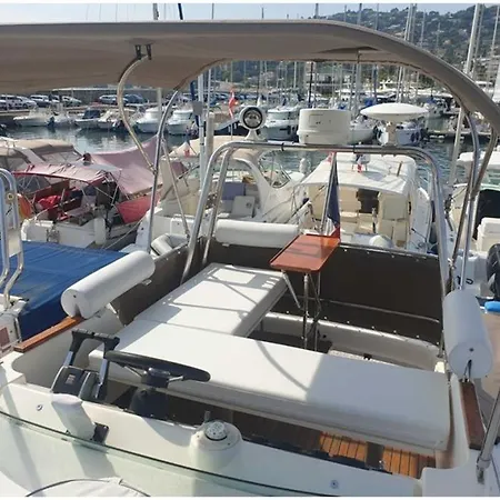 Bateau De Roland 船屋 *